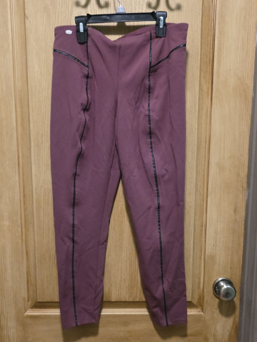 Slim High-Waist Plum Leggings with Contrast Seams